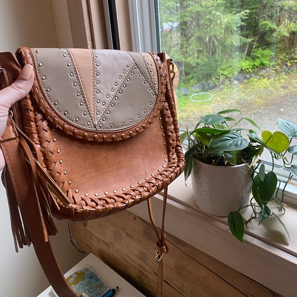 Cognac tan leather saddle bag. Woven Crossbody studded purse with fringe tassels - Picture 9 of 10